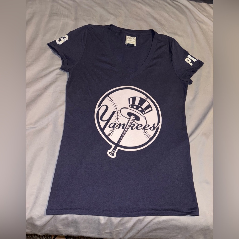 Victoria’s Secret PINK New York Yankees MLB Baseball V-Neck T-Shirt Size Large